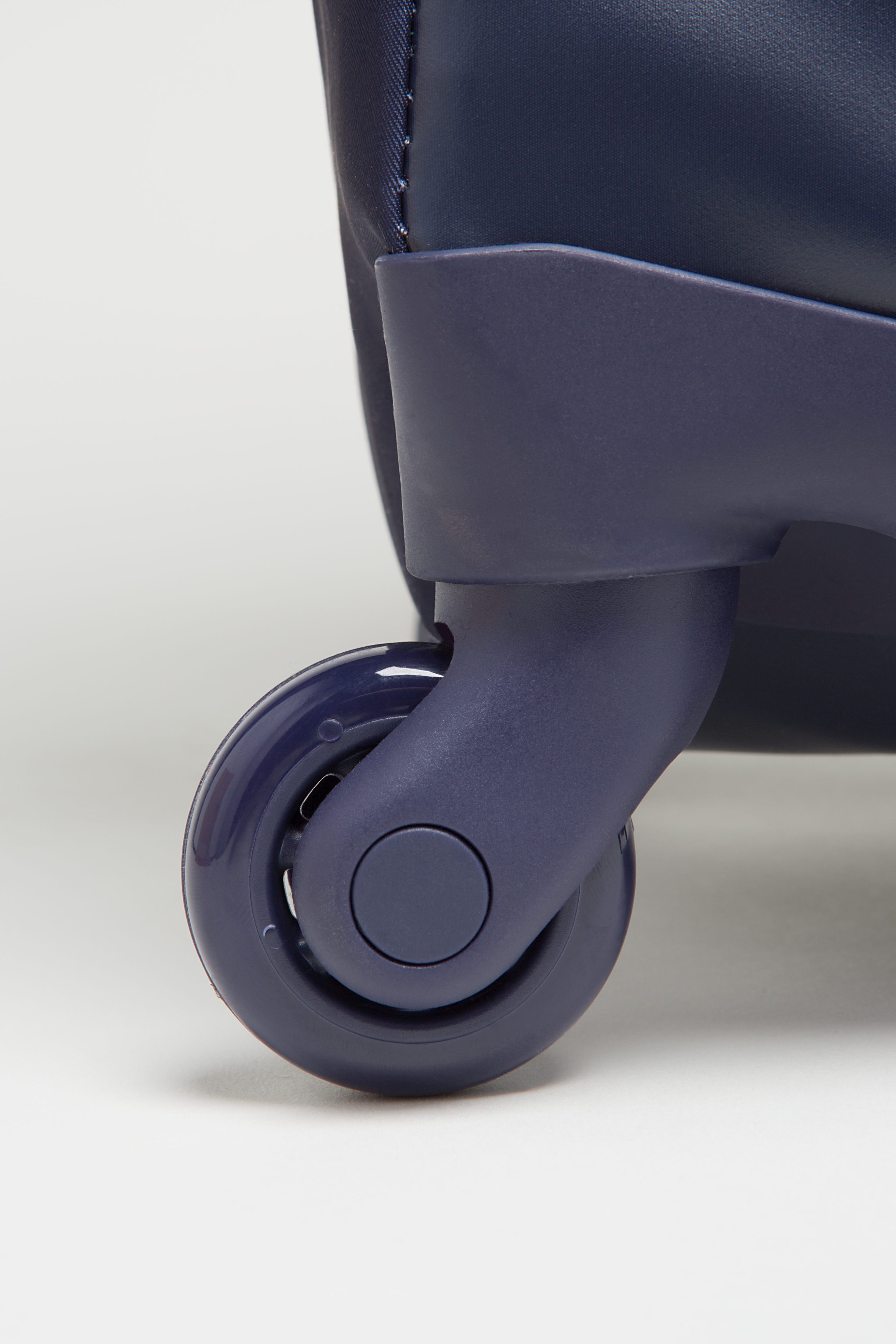 IZAK ZENOU COLLAB   | 6