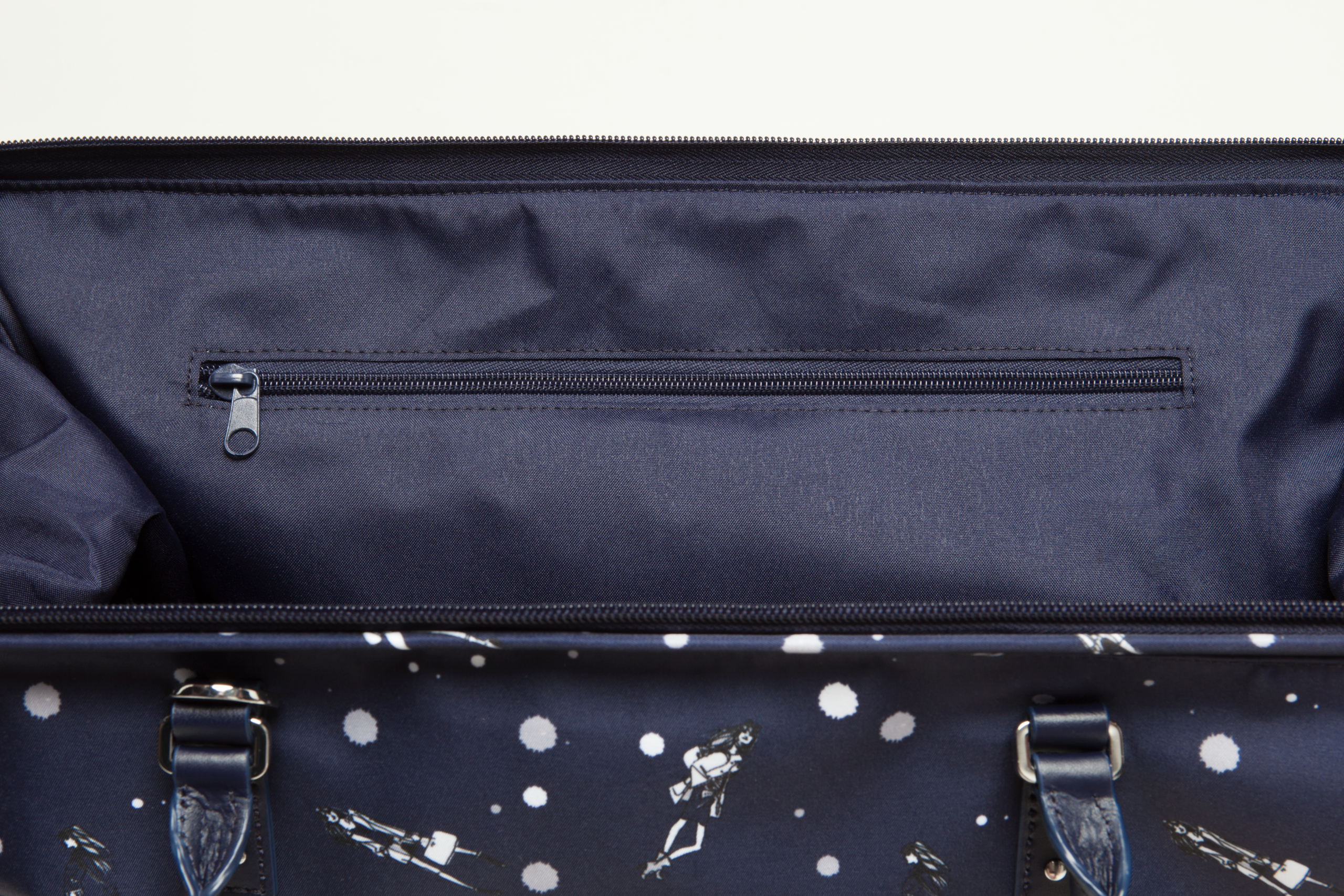 IZAK ZENOU COLLAB   | 4